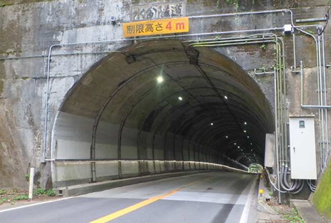 国道210号 水分トンネル自転車用照明設置工事