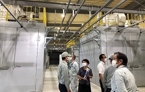 河野電気（株） 様の新配電盤工場を見学しました。